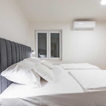 Apartman Noa คาสตาฟ ภายนอก รูปภาพ